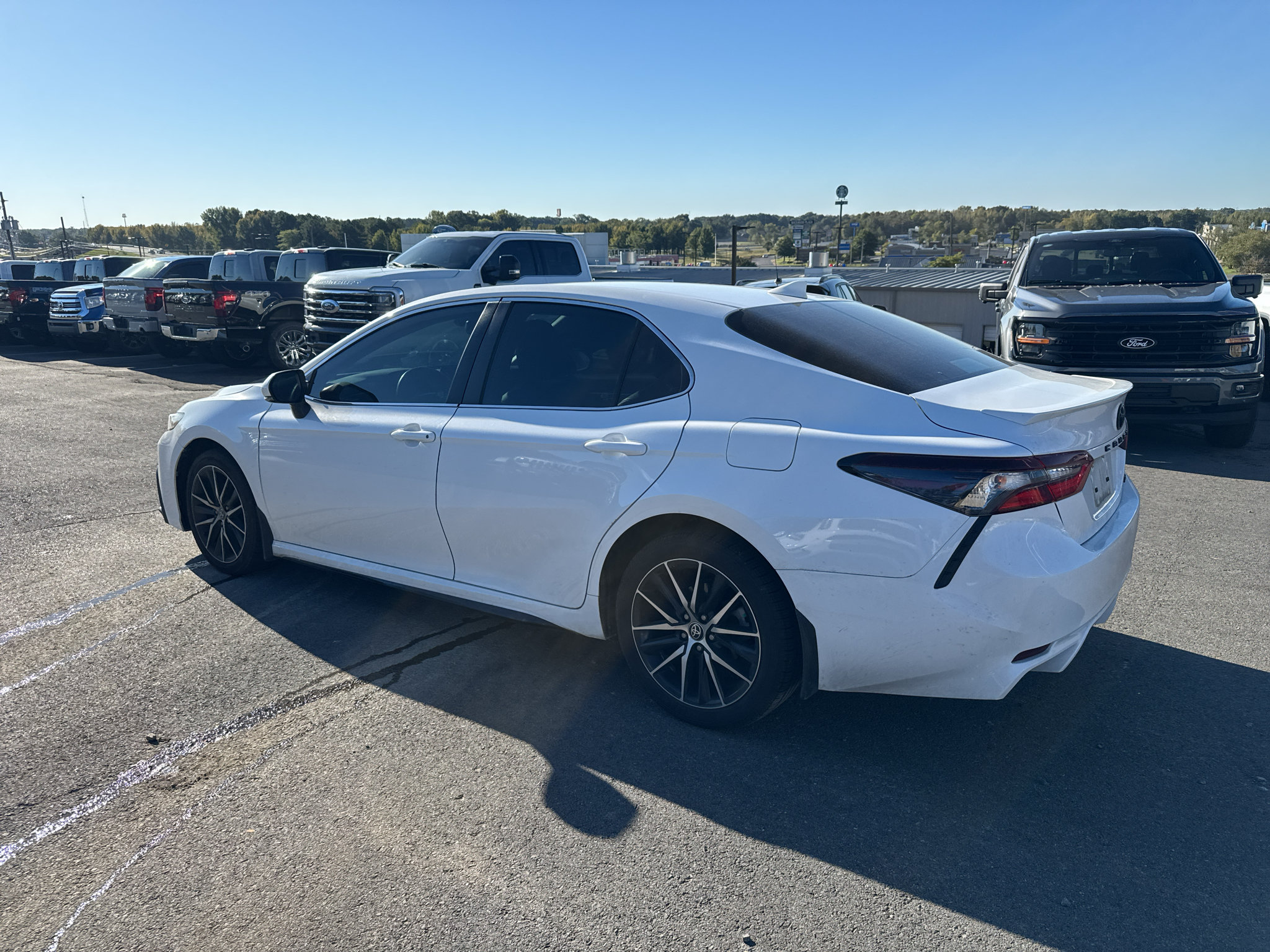 Used 2023 Toyota Camry SE w/ Convenience Package FWD image 8
