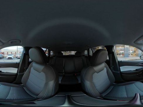 Used 2025 Chevrolet Trax LT image 42