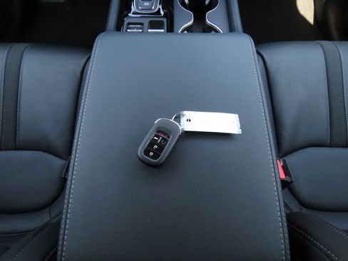 New 2025 Honda Pilot Touring image 26