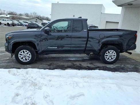 Certified 2025 Toyota Tacoma SR5 image 17