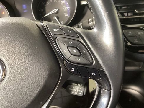 Used 2018 Toyota C-HR XLE image 24