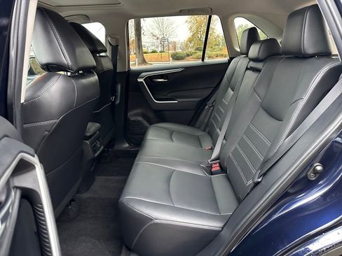 Used 2021 Toyota RAV4 XLE Premium image 26