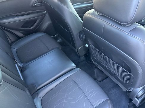 Used 2021 Chevrolet Trax LT w/ Driver Confidence Package FWD image 19