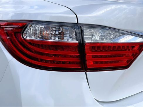Used 2014 Lexus ES 350 w/ Luxury Package FWD image 28