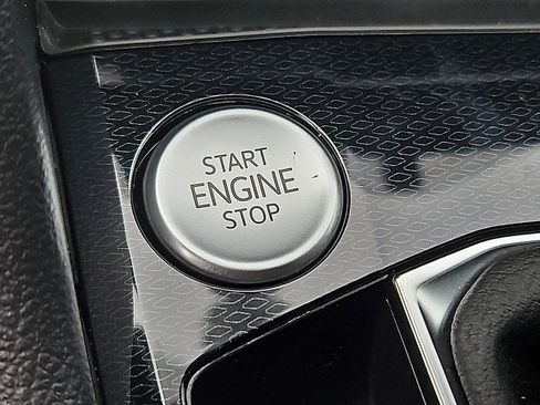 New 2026 Volkswagen Taos SE FWD image 17