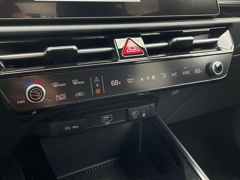 New 2025 Kia Niro EX Touring image 18