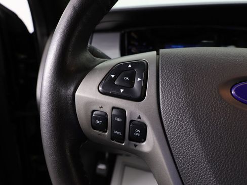 Used 2015 Ford Taurus SEL image 32