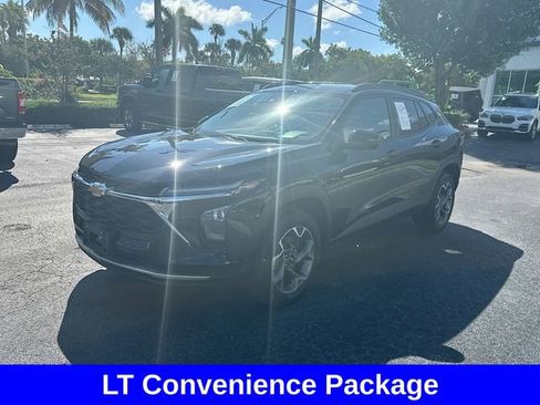 Used 2025 Chevrolet Trax LT w/ Driver Confidence Package image 3