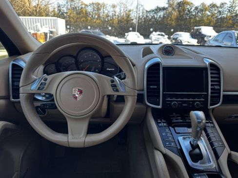 Used 2014 Porsche Cayenne Platinum Edition image 30