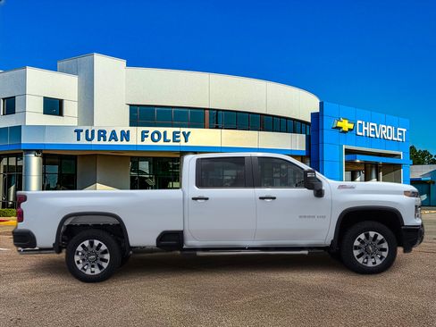 Used 2026 Chevrolet Silverado 2500 Custom w/ Custom Convenience Package AWD/4WD image 5