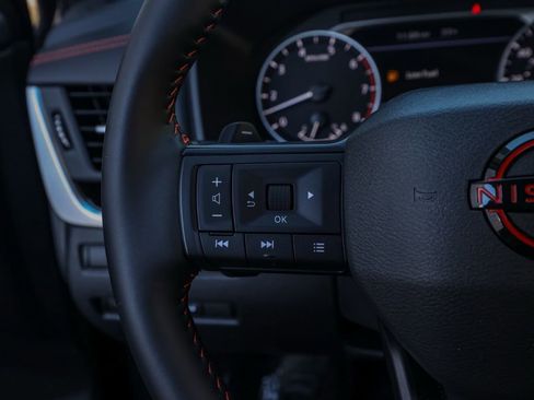 Used 2025 Nissan Rogue SV image 26