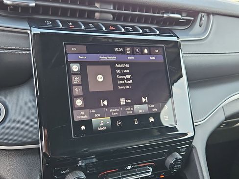 Used 2024 Jeep Grand Cherokee Laredo image 24