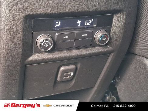 Used 2023 Chevrolet Traverse LT AWD/4WD image 15