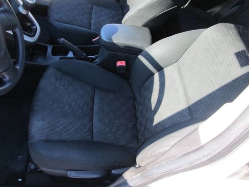 Used 2009 Pontiac Vibe image 28