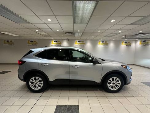 Used 2023 Ford Escape Active w/ Tech Pack #1 AWD/4WD image 3