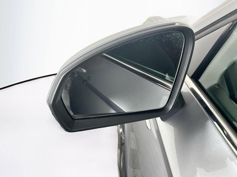 Used 2024 Volkswagen Taos SE image 16