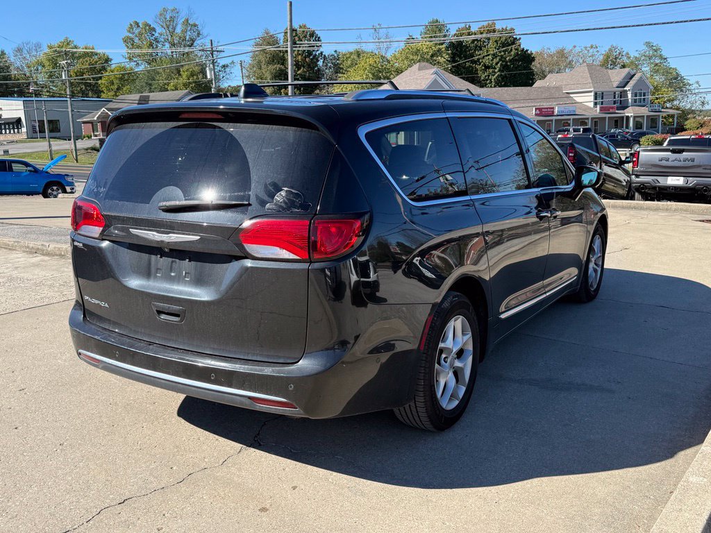 Used 2017 Chrysler Pacifica Touring-L Plus w/ Advanced Safetytec Group FWD image 6