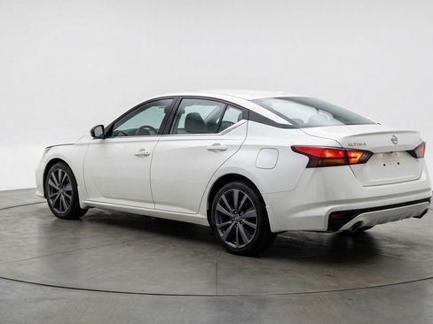 Used 2025 Nissan Altima 2.5 SV FWD image 6