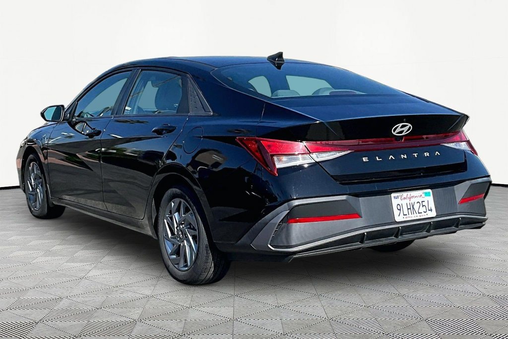 Certified 2024 Hyundai Elantra SEL FWD image 6