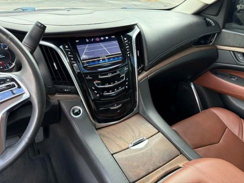 Used 2016 Cadillac Escalade ESV Premium image 22