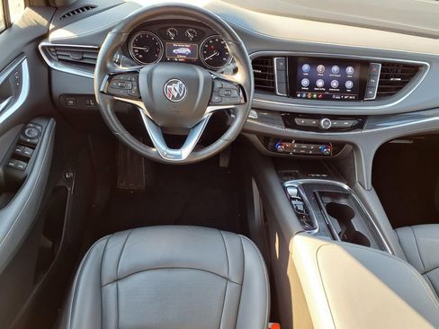 Used 2023 Buick Enclave Essence FWD image 3