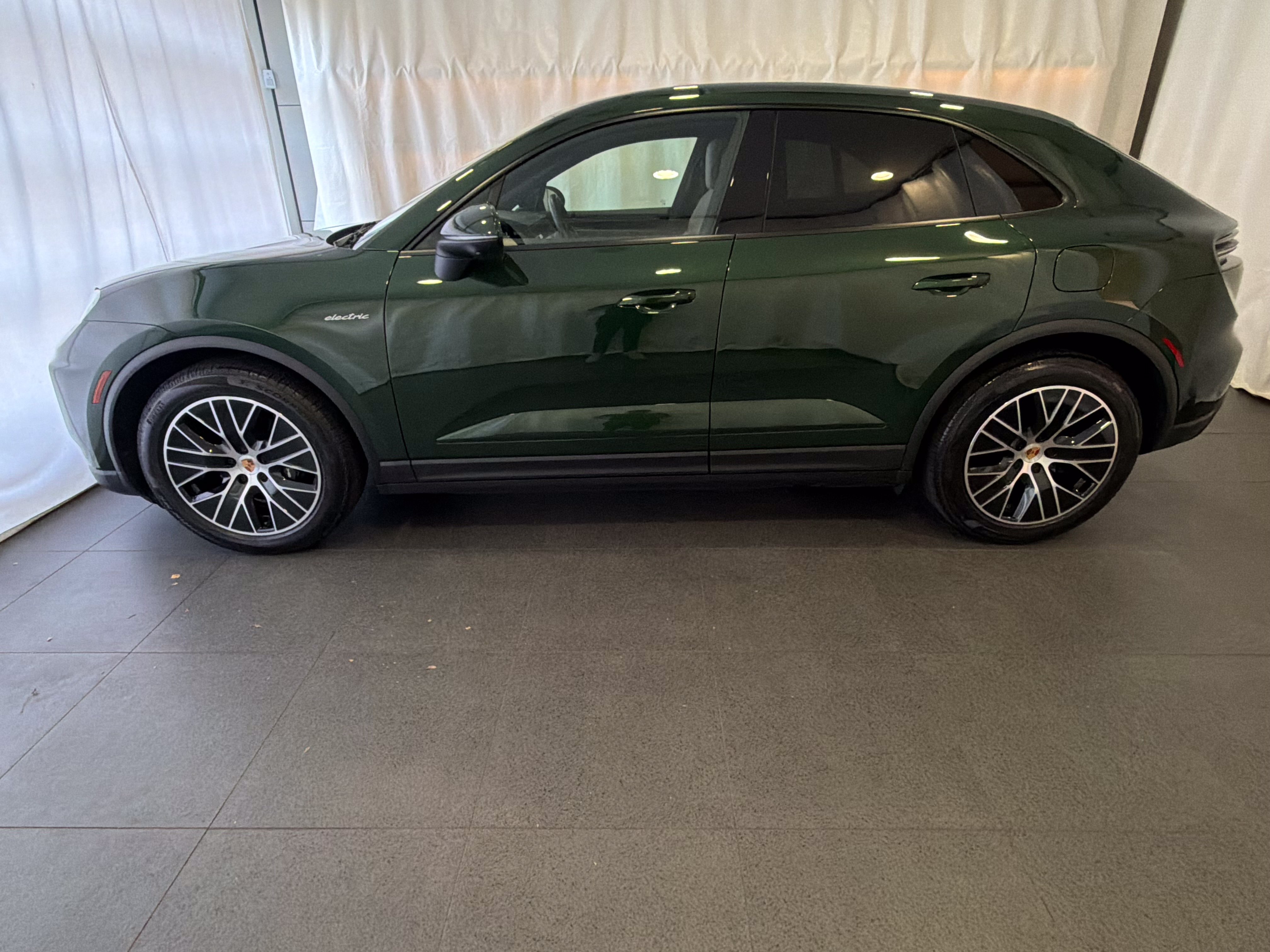 Certified 2026 Porsche Macan 4 Electric AWD/4WD image 2