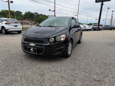 Used 2014 Chevrolet Sonic LT FWD image 10
