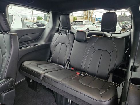 New 2026 Chrysler Pacifica Select image 28