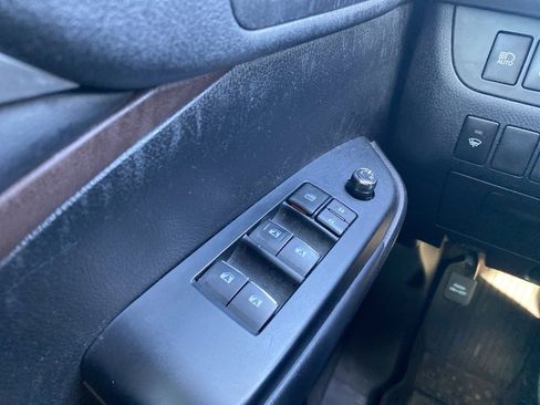 Used 2018 Toyota Highlander Limited image 17