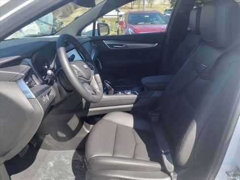 New 2025 Cadillac XT5 Luxury image 16