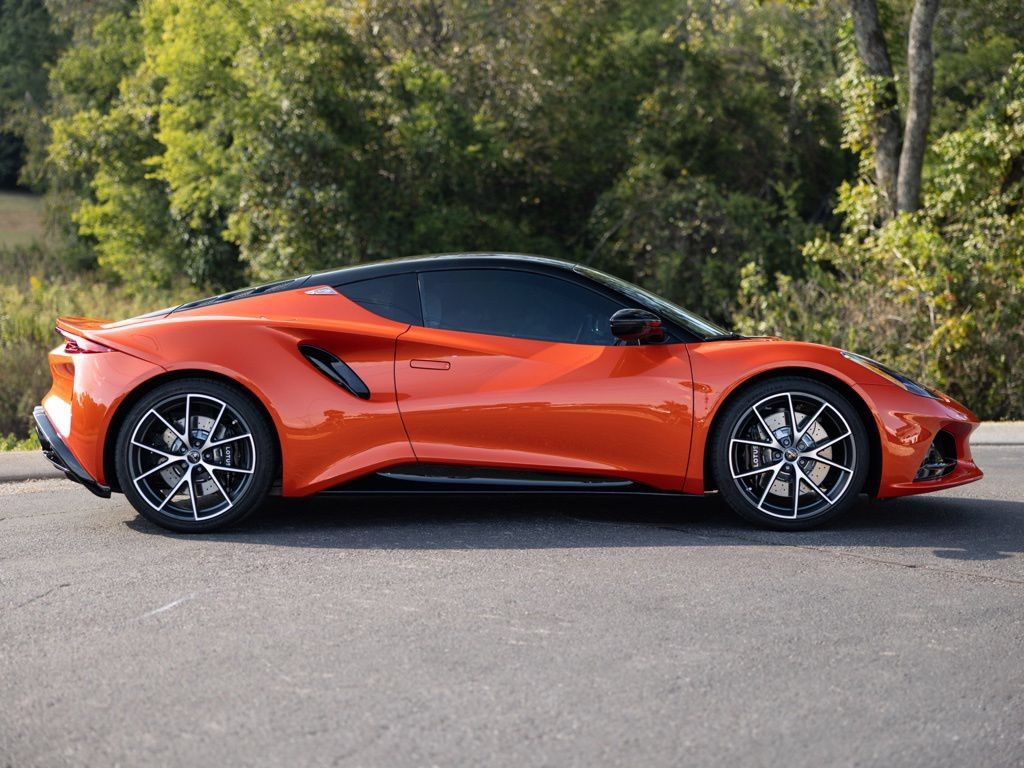Used 2025 Lotus Emira RWD image 8