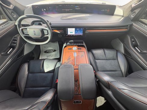 Certified 2025 Lincoln Navigator Black Label image 10