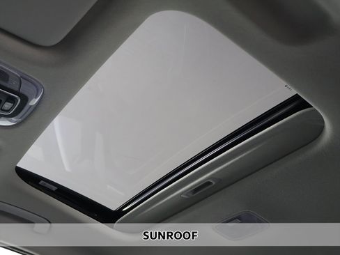 Certified 2023 Hyundai Elantra Limited w/ Preferred Accessory Package image 4