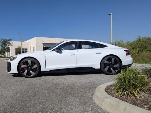 New 2026 Audi S e-tron GT Prestige image 7