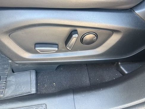 Used 2023 Ford Explorer XLT w/ Equipment Group 202A AWD/4WD image 9