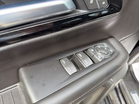 Used 2025 Chevrolet Tahoe Premier image 11