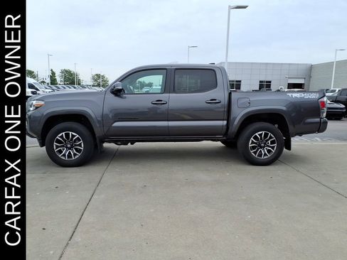Used 2022 Toyota Tacoma TRD Sport w/ Technology Package AWD/4WD image 5