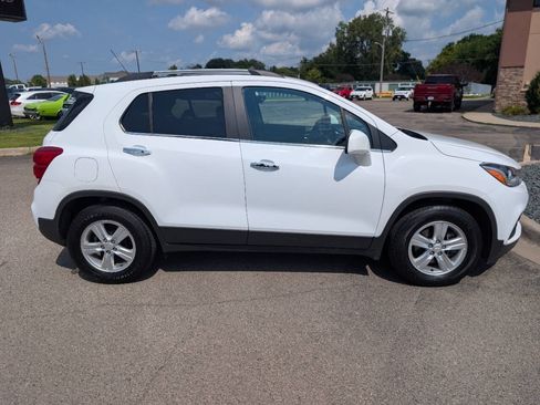 Used 2019 Chevrolet Trax LT w/ LT Convenience Package FWD image 9