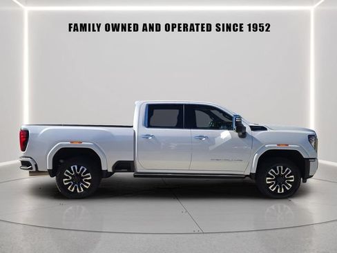 Used 2025 GMC Sierra 2500 Denali Ultimate AWD/4WD image 2