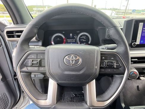Used 2025 Toyota Tacoma TRD Off-Road AWD/4WD image 23