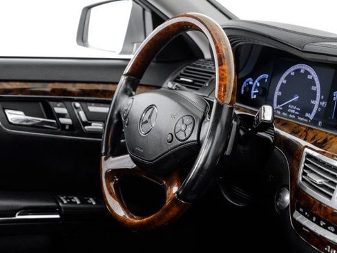 Used 2013 Mercedes-Benz S 550 4MATIC image 11