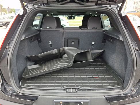 Used 2024 Volvo XC40 B5 Core image 29