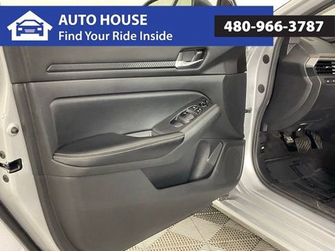 Used 2024 Nissan Altima 2.5 SV image 11