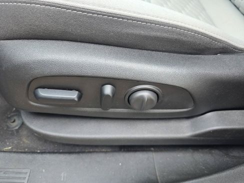 Used 2021 Chevrolet Equinox LT FWD image 17