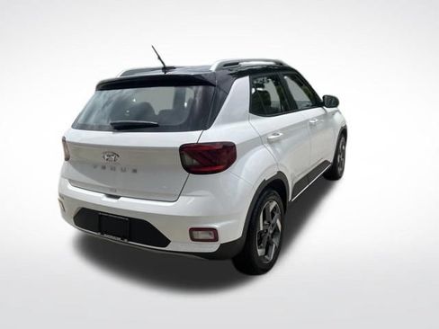 Used 2026 Hyundai Venue SEL FWD image 3