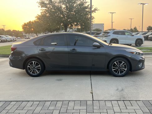 Used 2024 Kia Forte LXS FWD image 10