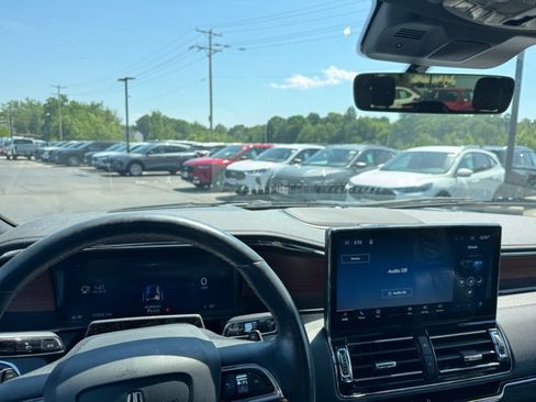Certified 2023 Lincoln Navigator Reserve AWD/4WD image 2