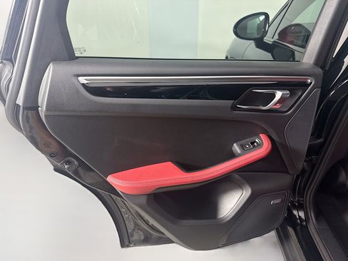 Used 2020 Porsche Macan S w/ Premium Package Plus image 25