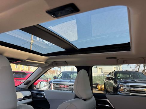 New 2026 Mitsubishi Outlander SE image 7