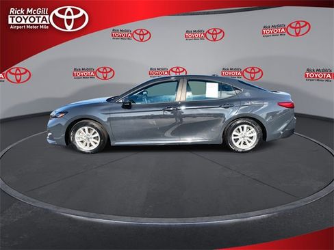 Used 2025 Toyota Camry LE image 5